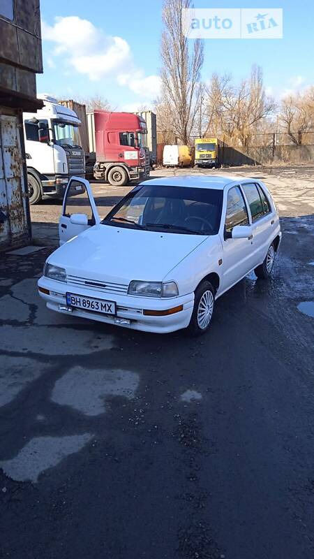 Daihatsu Charade 1992  випуску Одеса з двигуном 1 л дизель хэтчбек механіка за 2300 долл. 