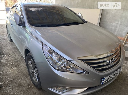 Hyundai Sonata 2013  випуску Чернівці з двигуном 2 л газ седан автомат за 8800 долл. 