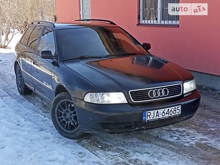 Audi A4 Limousine 1998  випуску Львів з двигуном 1.9 л дизель універсал механіка за 1280 долл. 