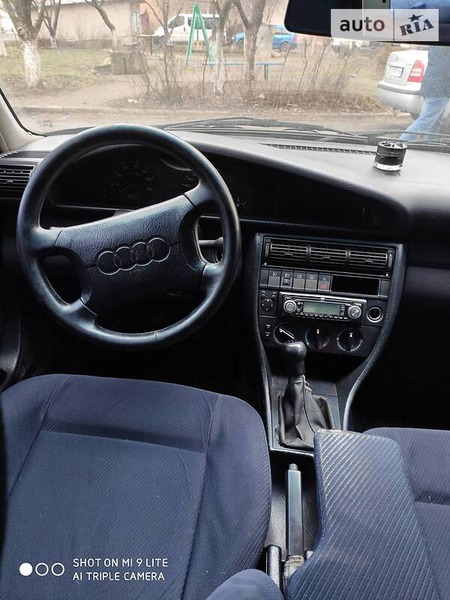 Audi 100 1994  випуску Чернівці з двигуном 2 л  седан механіка за 3100 долл. 