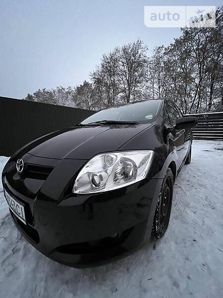 Toyota Auris 2009  випуску Тернопіль з двигуном 1.4 л дизель хэтчбек механіка за 7800 долл. 