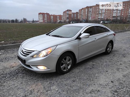 Hyundai Sonata 2013  випуску Полтава з двигуном 2 л  седан автомат за 9999 долл. 