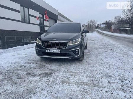 KIA Carnival 2018  випуску Тернопіль з двигуном 2.2 л дизель мінівен автомат за 39900 долл. 