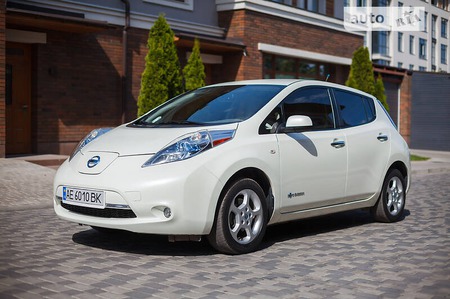 Nissan Leaf 2011  випуску Дніпро з двигуном 0 л електро хэтчбек автомат за 6300 долл. 