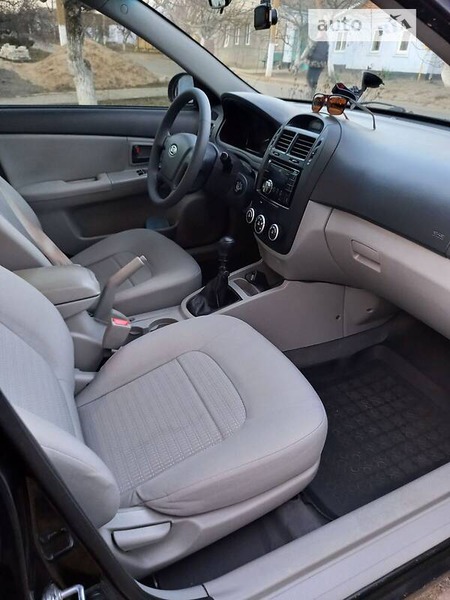 KIA Cerato 2007  випуску Миколаїв з двигуном 1.6 л  седан механіка за 5000 долл. 