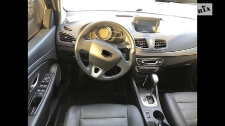 Renault Fluence 2016  випуску Черкаси з двигуном 0 л  седан автомат за 9900 долл. 