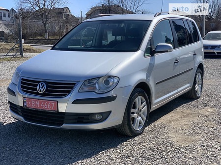 Volkswagen Touran 2009  випуску Тернопіль з двигуном 1.6 л дизель мінівен автомат за 6500 долл. 