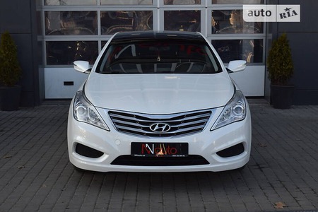 Hyundai Azera 2015  випуску Одеса з двигуном 3 л  седан автомат за 10900 долл. 