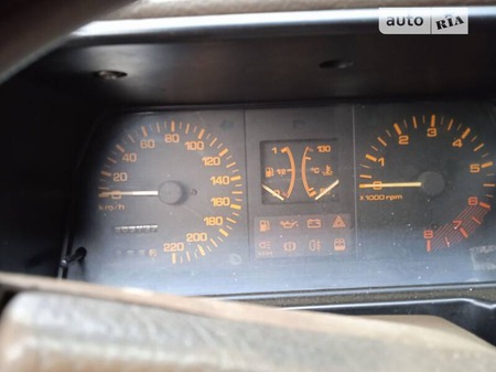 Mazda 323 1985  випуску Харків з двигуном 1.6 л  седан механіка за 500 долл. 