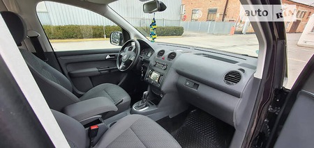 Volkswagen Caddy 2015  випуску Чернівці з двигуном 1.6 л дизель мінівен автомат за 12200 долл. 