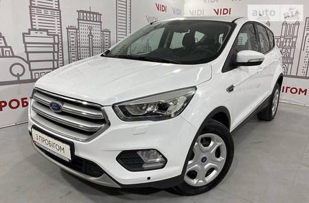 Ford Kuga 2018  випуску Київ з двигуном 1.5 л дизель позашляховик автомат за 663386 грн. 