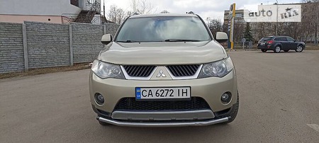 Mitsubishi Outlander XL 2009  випуску Черкаси з двигуном 0 л бензин позашляховик автомат за 10000 долл. 