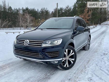 Volkswagen Touareg 2016  випуску Київ з двигуном 3.6 л бензин позашляховик автомат за 28500 долл. 