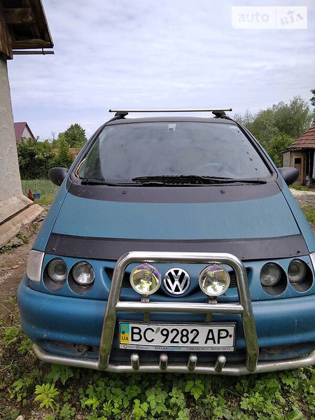 Volkswagen Sharan 1996  випуску Львів з двигуном 2.8 л бензин мінівен механіка за 2800 долл. 