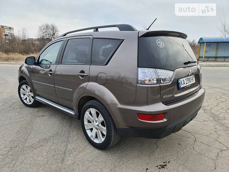 Mitsubishi Outlander 2012  випуску Черкаси з двигуном 2.4 л  позашляховик автомат за 11500 долл. 