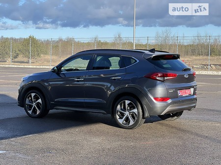 Hyundai Tucson 2015  випуску Луцьк з двигуном 2 л дизель позашляховик автомат за 20500 долл. 