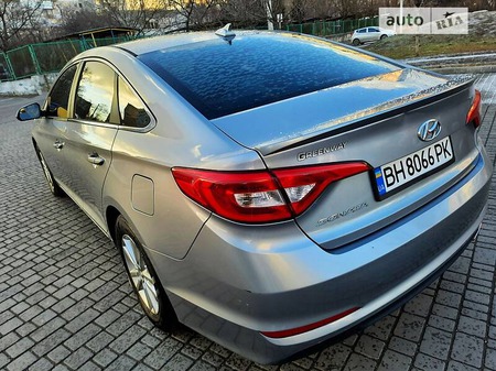 Hyundai Sonata 2016  випуску Одеса з двигуном 2.4 л бензин седан автомат за 11990 долл. 