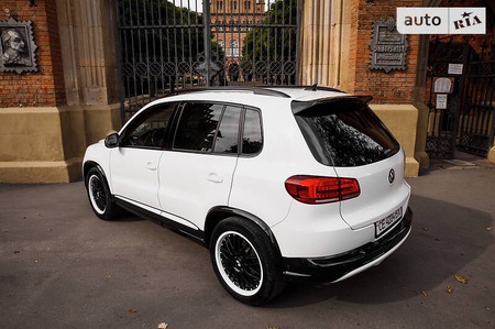 Volkswagen Tiguan 2012  випуску Чернівці з двигуном 1.4 л бензин хэтчбек механіка за 17900 долл. 