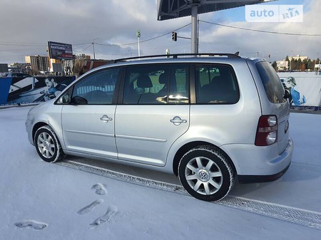 Volkswagen Touran 2006  випуску Луцьк з двигуном 1.4 л бензин універсал механіка за 6700 долл. 