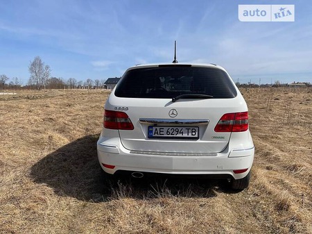 Mercedes-Benz B 200 2010  випуску Львів з двигуном 2 л бензин хэтчбек автомат за 8299 долл. 