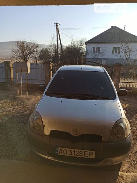 Toyota Yaris 2000  випуску Ужгород з двигуном 0 л  хэтчбек механіка за 3050 долл. 