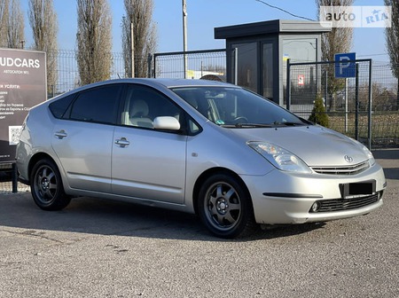 Toyota Prius 2005  випуску Полтава з двигуном 1.5 л гібрид хэтчбек автомат за 7400 долл. 