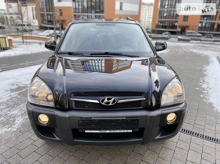 Hyundai Tucson 2009  випуску Івано-Франківськ з двигуном 2 л бензин позашляховик механіка за 10999 долл. 