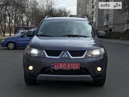 Mitsubishi Outlander XL 2007  випуску Луцьк з двигуном 2 л дизель позашляховик механіка за 9500 долл. 