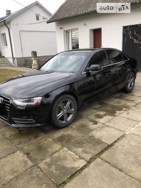 Audi A4 Limousine 2012  випуску Львів з двигуном 2 л бензин седан автомат за 13900 долл. 