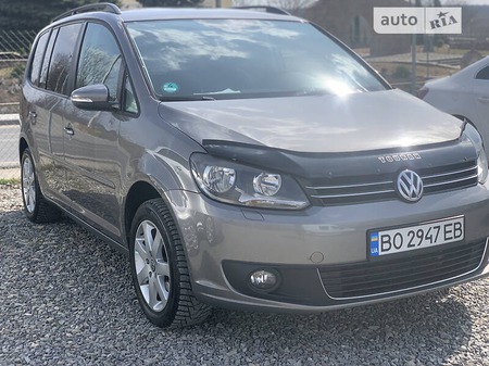 Volkswagen Touran 2011  випуску Тернопіль з двигуном 1.6 л дизель універсал механіка за 9500 долл. 