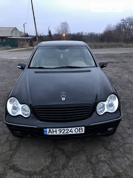 Mercedes-Benz C 240 2001  випуску Донецьк з двигуном 2.6 л бензин седан автомат за 4500 долл. 