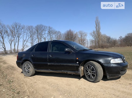 Audi A4 Limousine 1996  випуску Львів з двигуном 1.6 л бензин седан механіка за 3500 долл. 