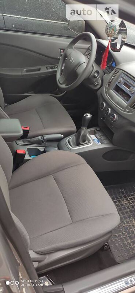 Chery E5 2014  випуску Рівне з двигуном 1.5 л  седан механіка за 5900 долл. 