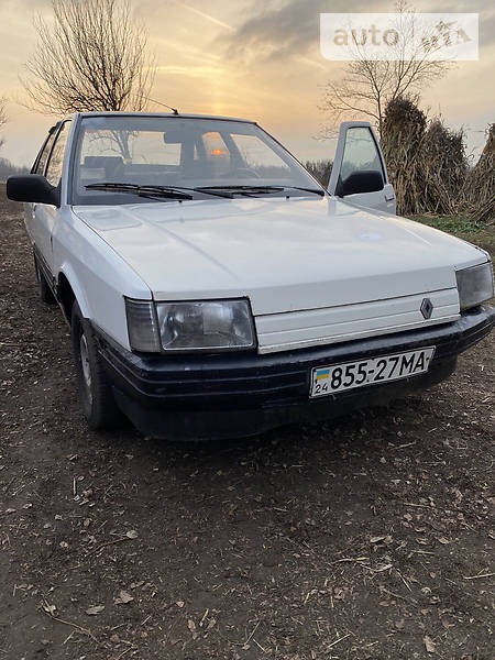 Renault 21 1986  випуску Черкаси з двигуном 1.7 л бензин седан механіка за 1200 долл. 