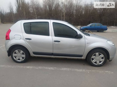 Dacia Sandero 2010  випуску Запоріжжя з двигуном 1.2 л бензин хэтчбек механіка за 4600 долл. 