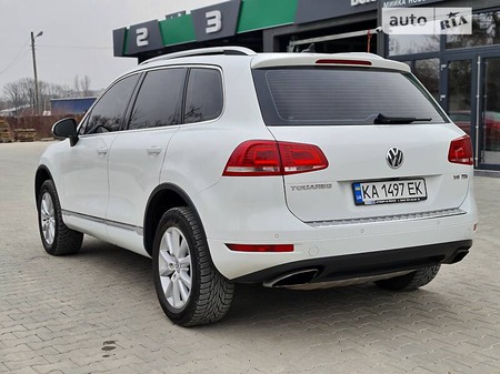 Volkswagen Touareg 2014  випуску Чернівці з двигуном 3 л дизель позашляховик автомат за 26000 долл. 