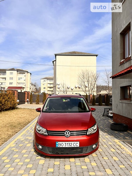 Volkswagen Touran 2013  випуску Тернопіль з двигуном 1.6 л дизель універсал автомат за 9500 долл. 