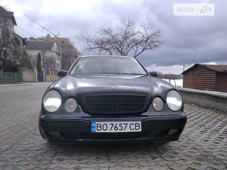 Mercedes-Benz E 200 2001  випуску Тернопіль з двигуном 0 л  седан автомат за 5200 долл. 