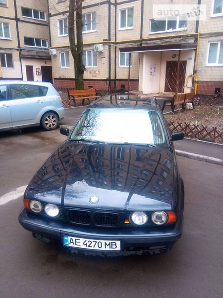 BMW 520 1995  випуску Дніпро з двигуном 2 л бензин універсал механіка за 2000 долл. 
