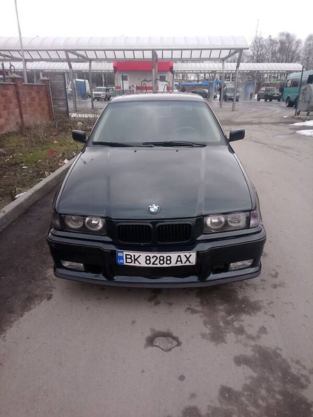 BMW 323 1996  випуску Рівне з двигуном 2.5 л  седан  за 4199 долл. 