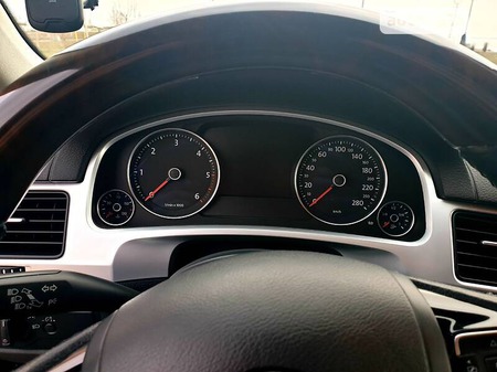Volkswagen Touareg 2012  випуску Черкаси з двигуном 3 л дизель позашляховик автомат за 23200 долл. 