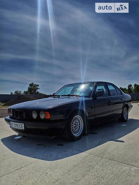 BMW 520 1990  випуску Херсон з двигуном 2 л  седан механіка за 3500 долл. 