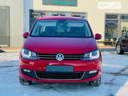 Volkswagen Sharan 2019  випуску Ужгород з двигуном 2 л дизель мінівен автомат за 30500 долл. 