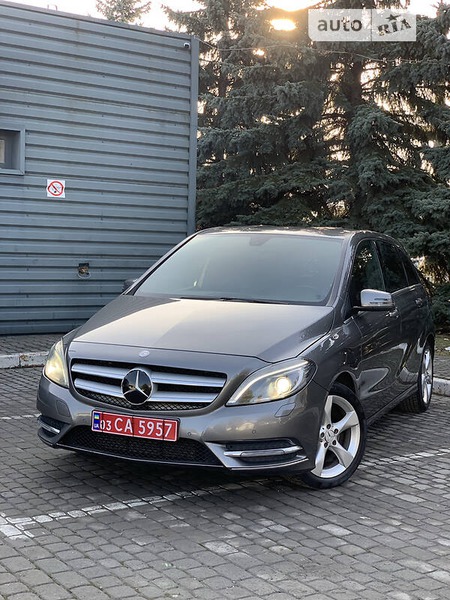Mercedes-Benz A 200 2013  випуску Івано-Франківськ з двигуном 1.8 л дизель хэтчбек автомат за 15500 долл. 