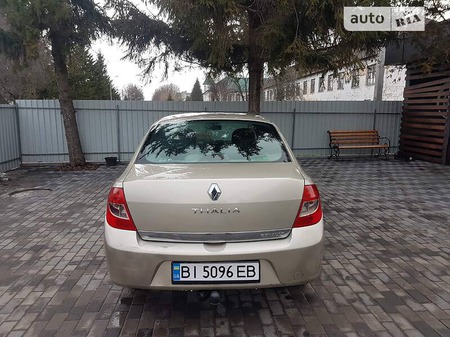 Renault Clio 2010  випуску Полтава з двигуном 1.2 л бензин седан механіка за 3600 долл. 