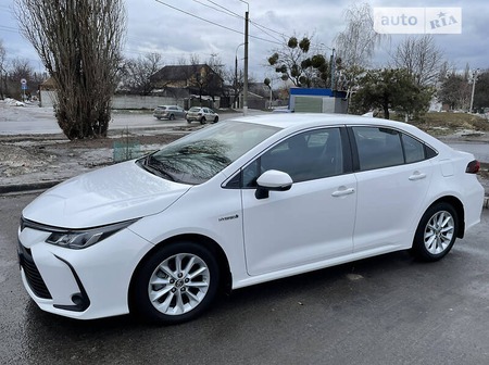 Toyota Corolla 2019  випуску Харків з двигуном 1.8 л гібрид седан автомат за 16900 долл. 