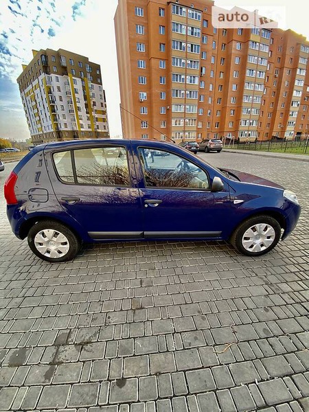 Dacia Sandero 2009  випуску Луцьк з двигуном 1.4 л бензин хэтчбек механіка за 4300 долл. 