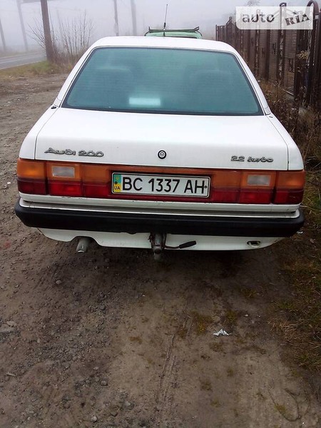 Audi 200 1986  випуску Львів з двигуном 2.1 л бензин седан  за 1999 долл. 