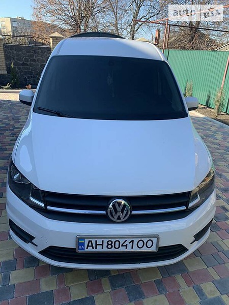 Volkswagen Caddy 2015  випуску Львів з двигуном 2 л дизель мінівен автомат за 17000 долл. 