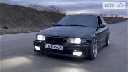 BMW 325 1998  випуску Одеса з двигуном 2.5 л бензин седан механіка за 9999 долл. 